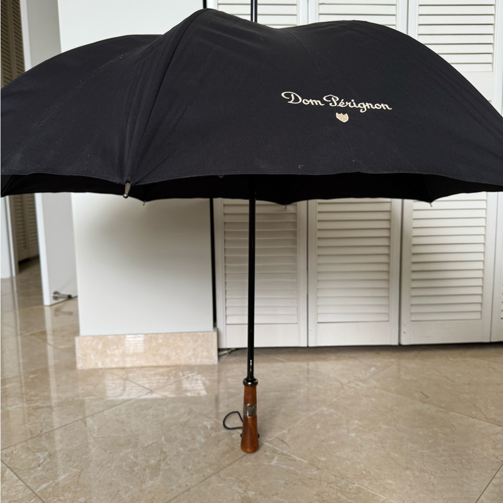 DOM PERIGNON UMBRELLA NWOT an LVMH brand. A statement!!!